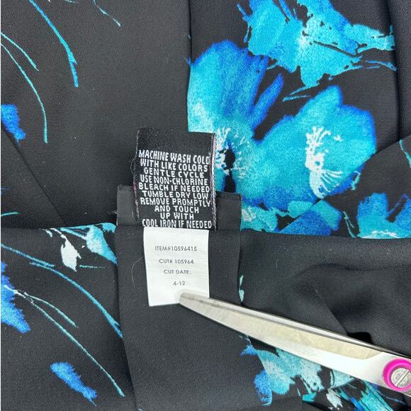 Torrid Women’s Short Sleeve Black Floral Print Top, size 4X - Picture 10 of 13